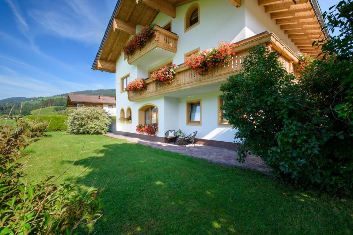 Appartement-Gaestehaus Ursula Flachau Bagian luar foto